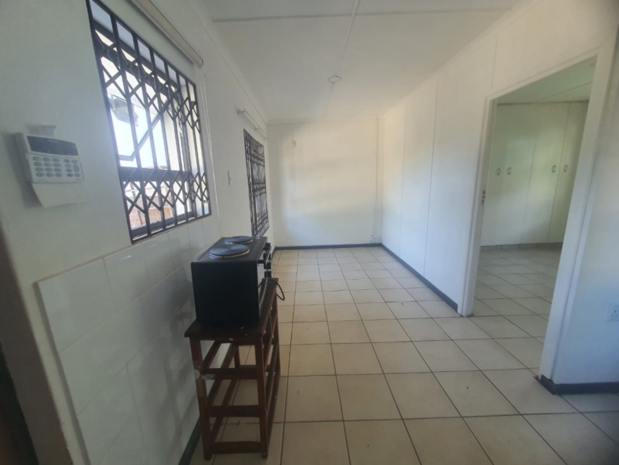 To Let 1 Bedroom Property for Rent in Beacon Bay Eastern Cape